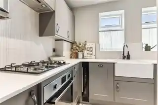 37A Sarsfeld Road, photo 3
