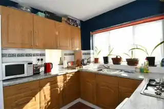 37B Navarre Gardens, photo 3