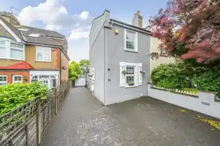 38 Avenue Road, photo 3