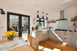 38 Becket Avenue, photo 3