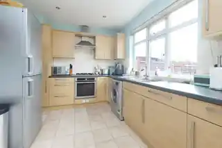 38 Bessingby Road, photo 3