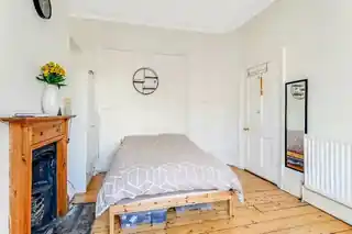 38 Blurton Road, photo 3