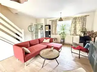 38 Boleyn Way, photo 2