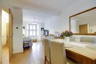 38 Burleigh Road, photo 4