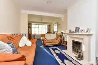 38 Chertsey Drive, photo 3