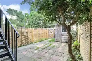 38 Derrick Gardens, photo 4
