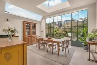 38 Elborough Street, photo 2