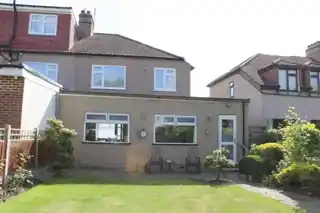 38 Evesham Way, photo 3