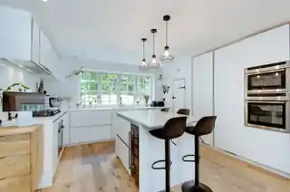 38 Hampstead Way, photo 3