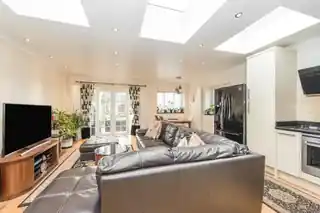 38 Helen Avenue, photo 4