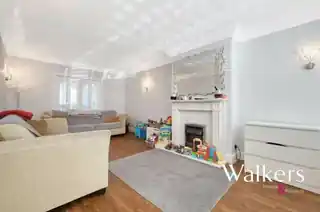 38 Laburnum Walk, photo 4