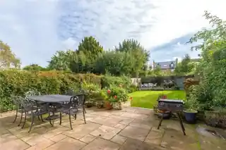 38 Madrid Road, photo 2