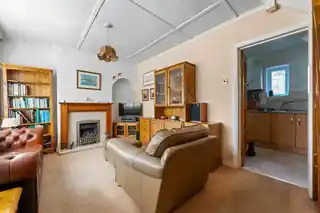 38 Merrilands Road, photo 4