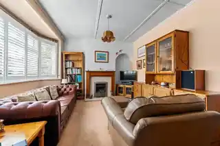 38 Merrilands Road, photo 3