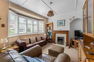 38 Merrilands Road, photo 2