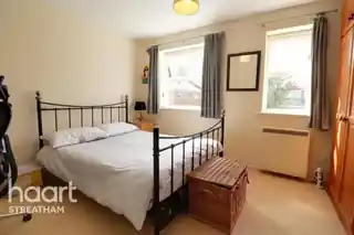 38 Molyneux Drive, photo 2