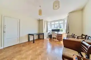 38 Orchard Close, photo 3