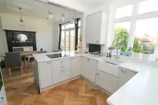38 Stanley Park Road, photo 4
