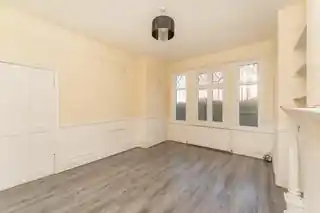 38 Tottenhall Road, photo 4