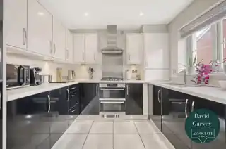 38 Whitworth Avenue, photo 4
