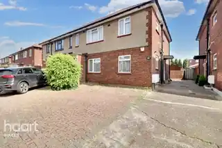 382 Lansbury Drive, photo 2