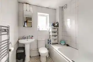 385 Bury Street West, photo 4