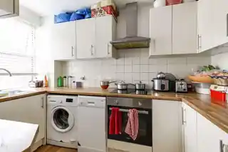 385 Bury Street West, photo 3