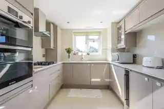 388 Greenford Avenue, photo 3