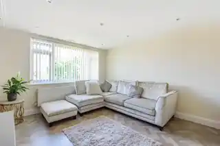 388 Greenford Avenue, photo 4