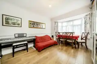 39 Amesbury Road, photo 2