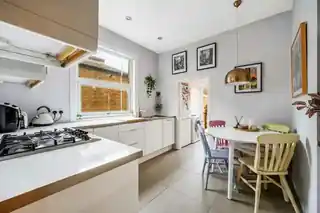 39 Brook Road South, photo 3