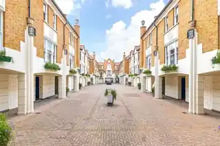 39 Charles II Place, photo 2