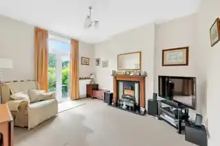 39 Eltham Park Gardens, photo 3