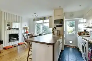 39 Foxley Road, photo 4