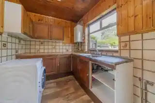 39 Halliwick Road, photo 3