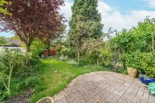39 Hebdon Road, photo 2
