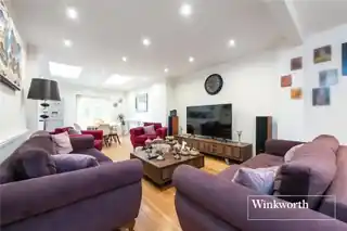 39 Howcroft Crescent, photo 3