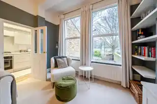 39 Leathwaite Road, photo 3
