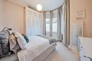 39 Leathwaite Road, photo 4