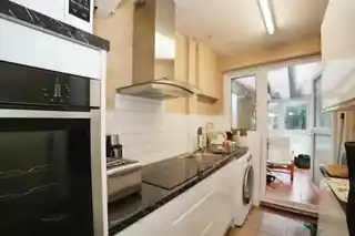 39 Lodge Avenue, photo 4