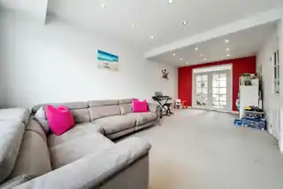39 Lynhurst Road, photo 2