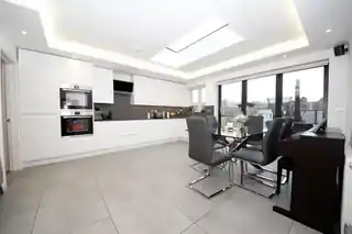 39 Rayleigh Road, photo 3