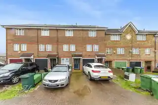 39 Redbourne Drive, photo 3