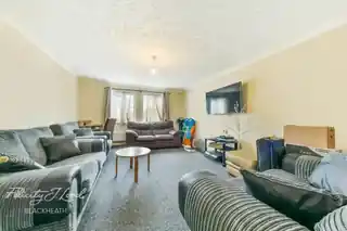 39 Redbourne Drive, photo 2