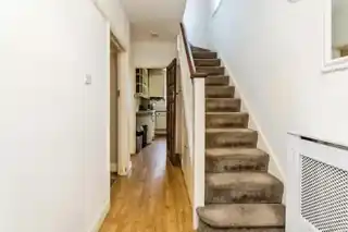 39 Ridgemount Avenue, photo 2