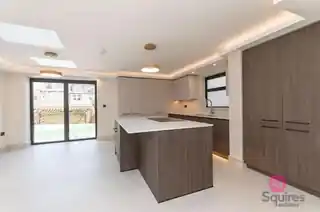 39 Sandringham Gardens, photo 4
