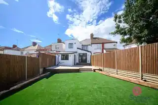 39 Sandringham Gardens, photo 3