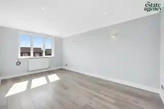 39 Stapleford Close, photo 3
