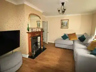 39 Swan Avenue, photo 4