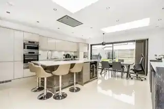 39 Talbot Road, photo 2